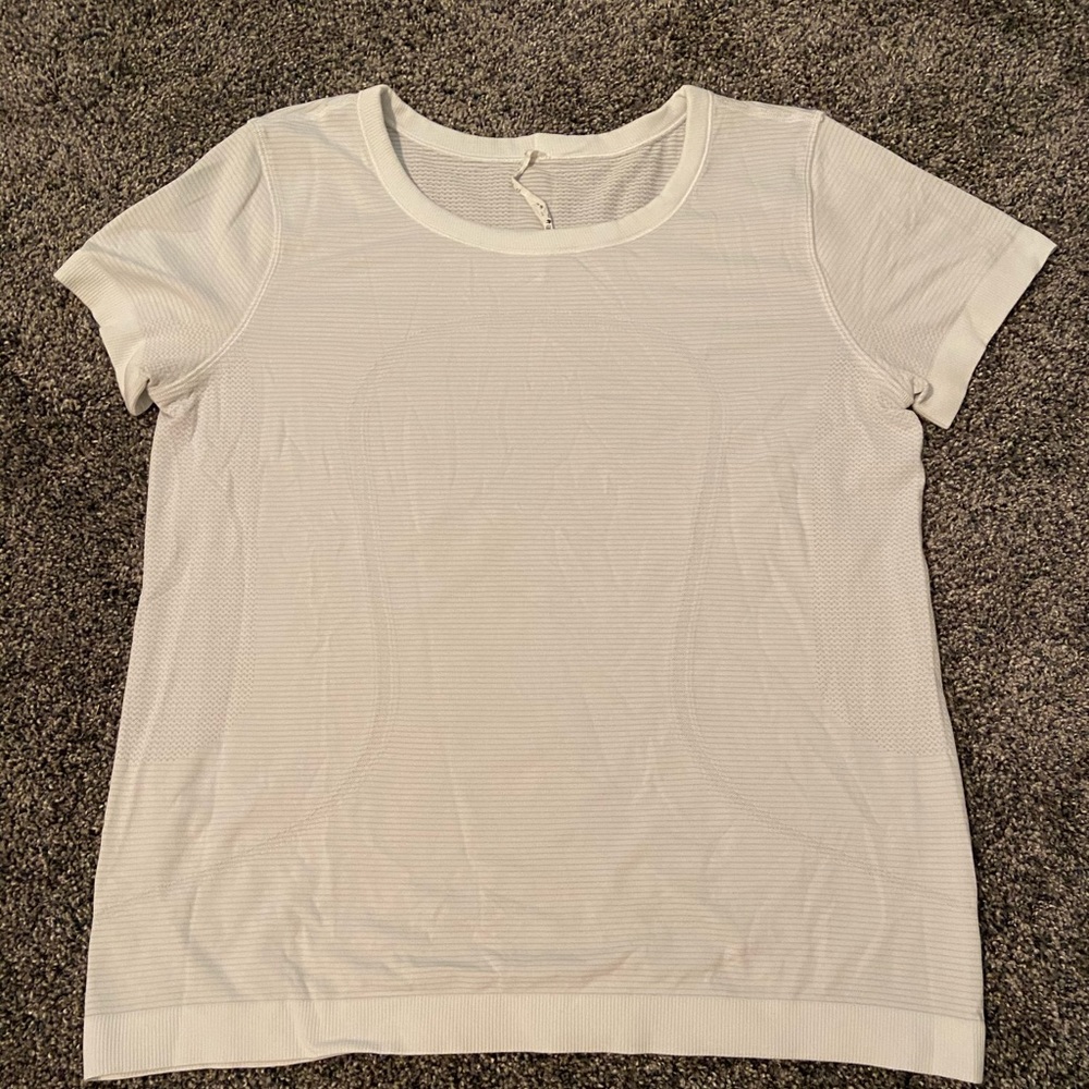 white lululemon shirt